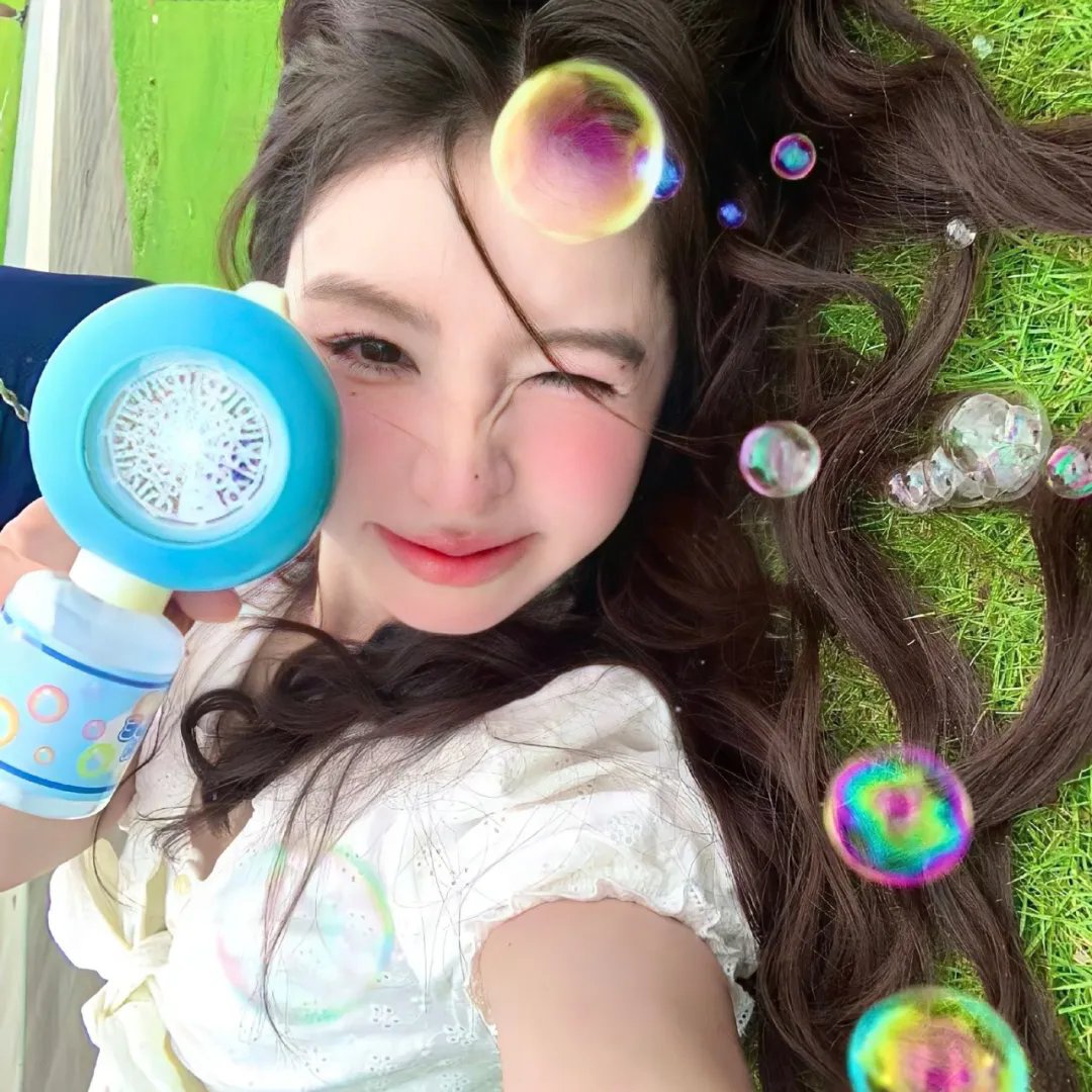 两个我都爱 海报